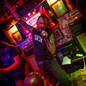 Massive Wagons | Railway Bar, Cookstown, Northern Ireland | 16.12.23